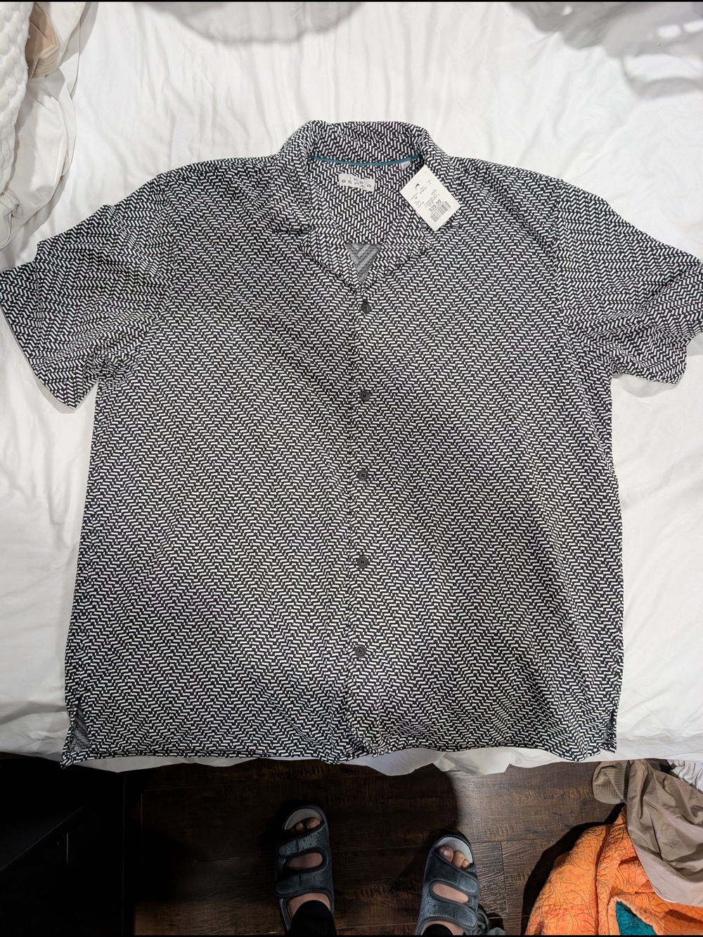 Men's Short Sleeve Black & White Patterned Button-Up Shirt
